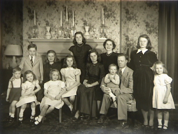 Knott_Scholarship_Funds_Knott_Family_portrait